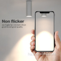 Fekete fehér színű felületre szerelt lejtőn LED reflektorfény